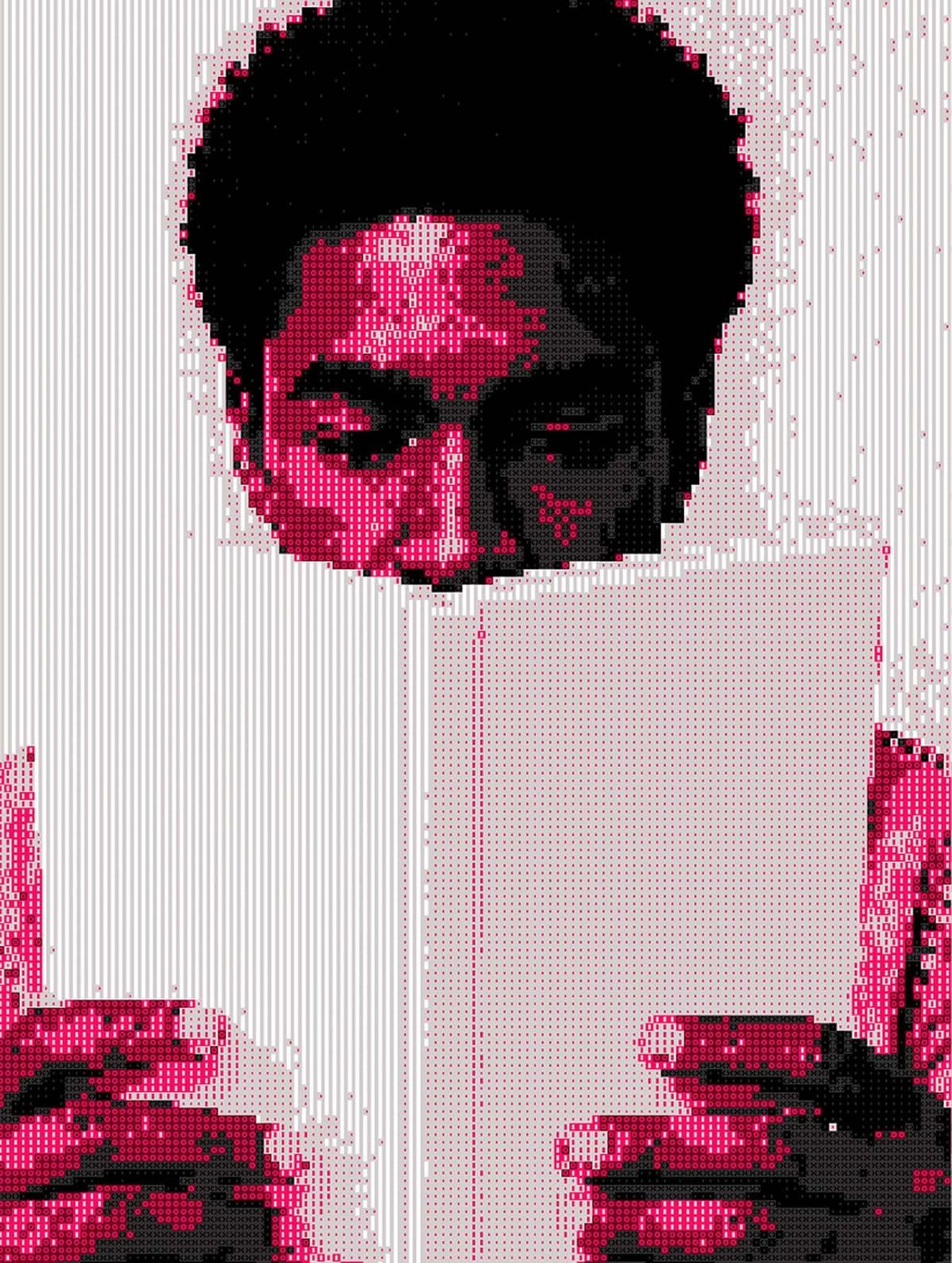 Pessoa construindo com tecnologia