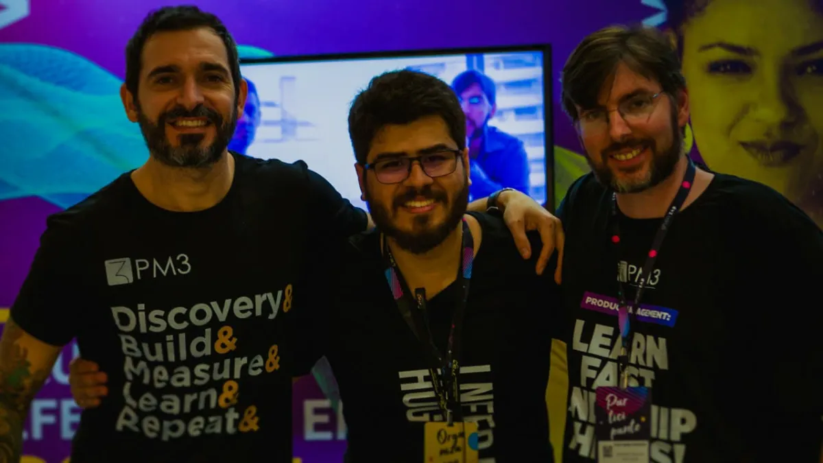 Time da PM3 em evento com camisetas da marca